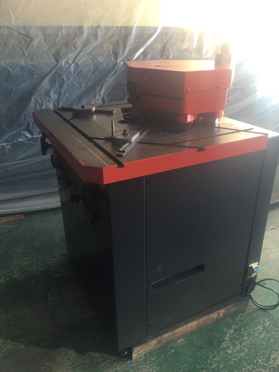 AMADA 切角機 (可變換角度)
